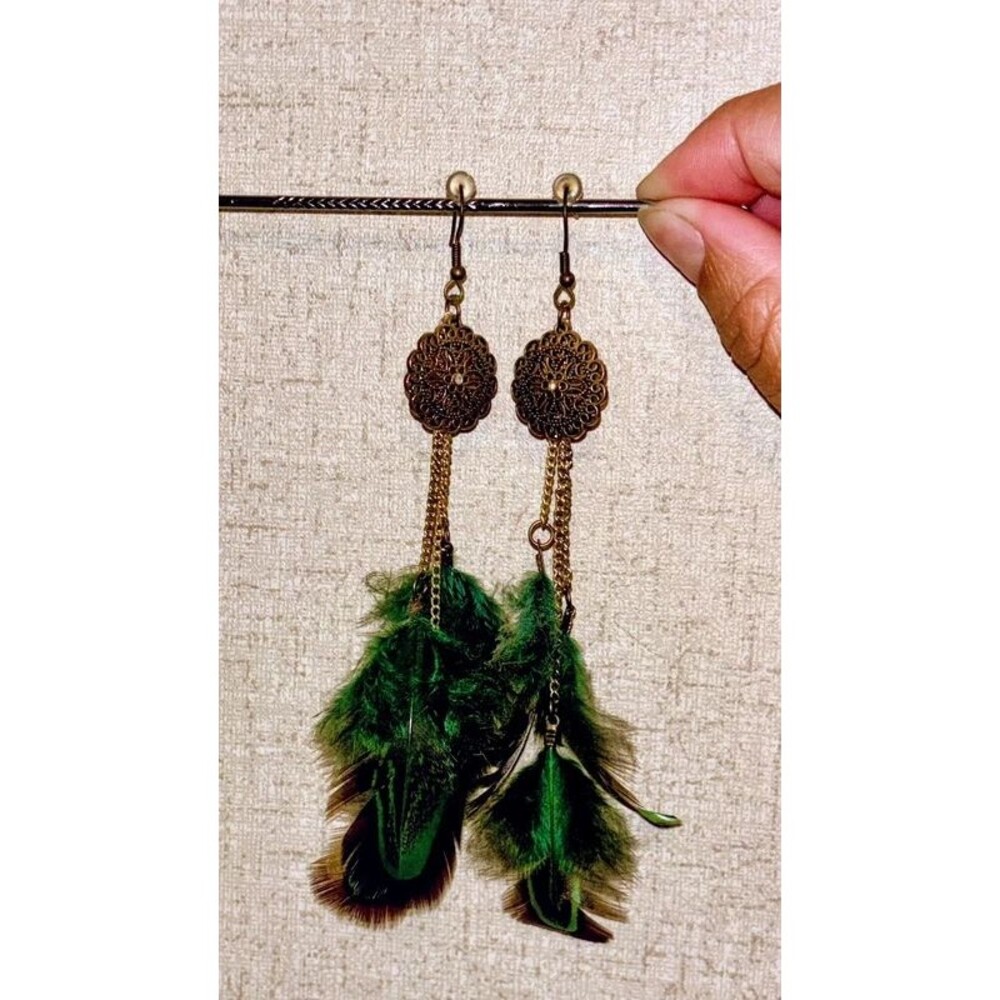 Green vintage-style earrings